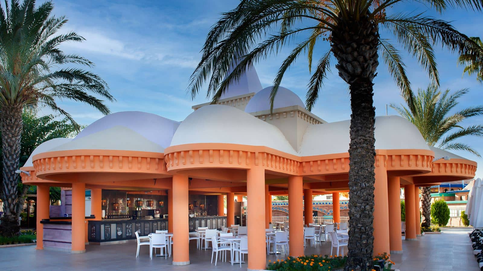 bars-lia-pool-bar