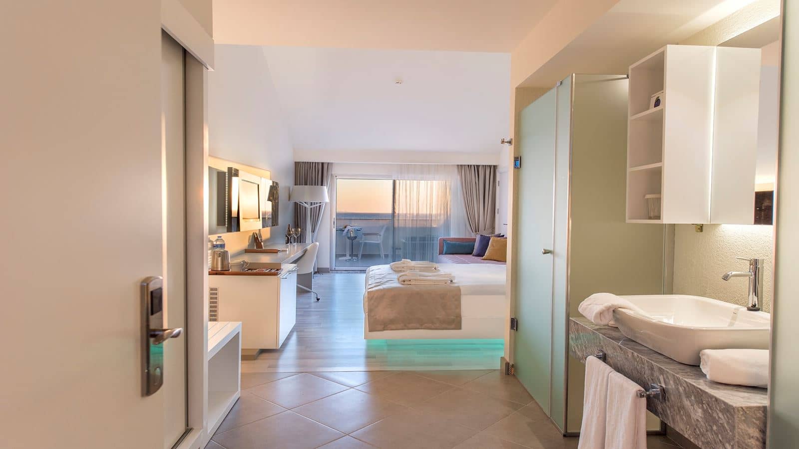 rooms-superior-deluxe-room