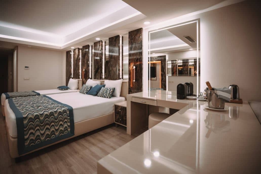 rooms-standard-deluxe-room-with-balcony
