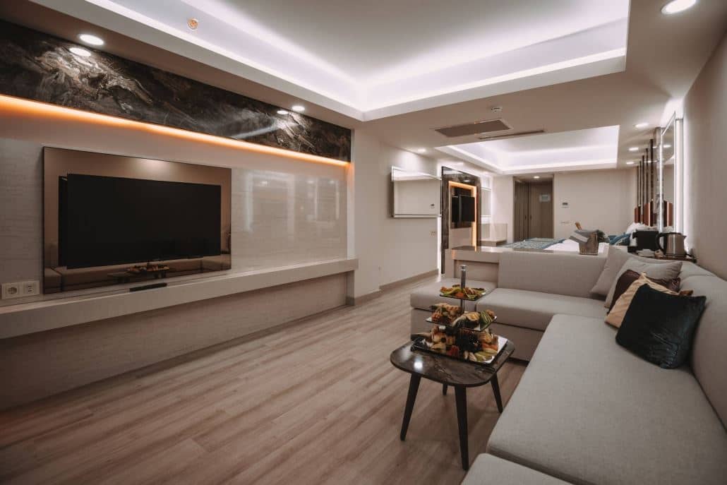 rooms-standard-deluxe-room-with-balcony