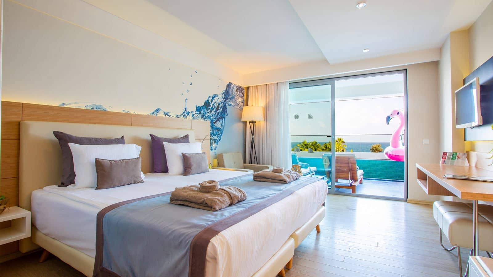 rooms-pool-access