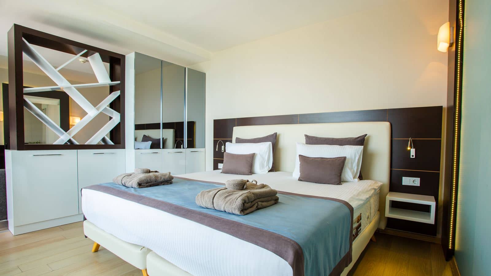 rooms-lsuite-sea-view