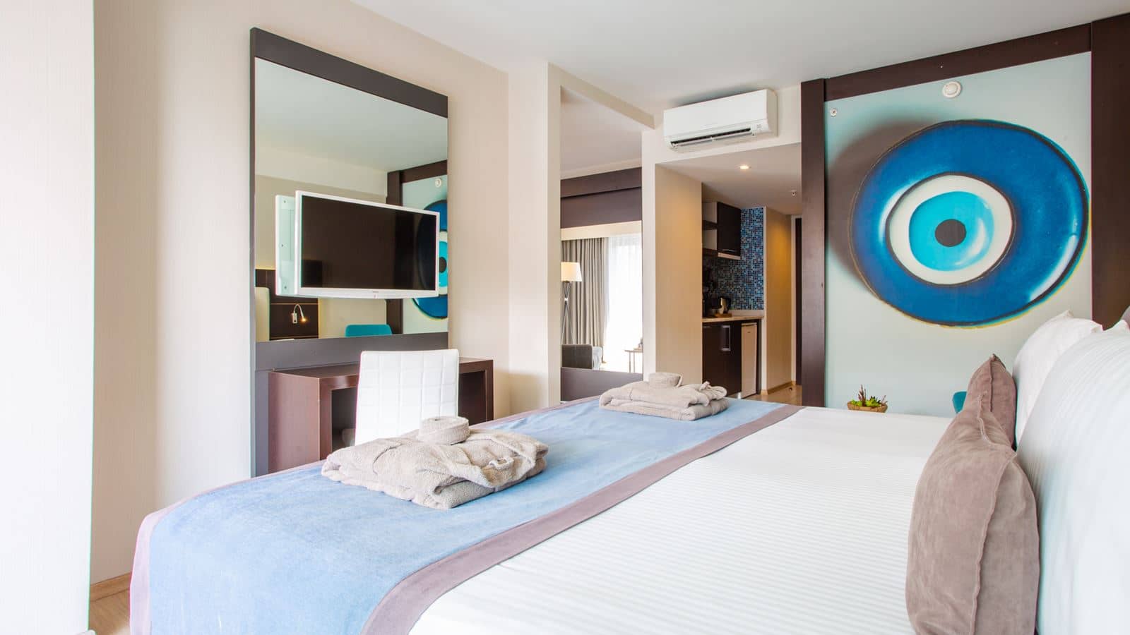 rooms-corner-suit-land-view