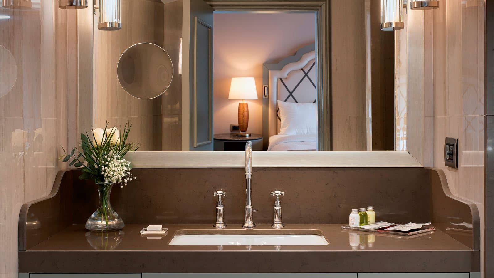 rooms-superior-room