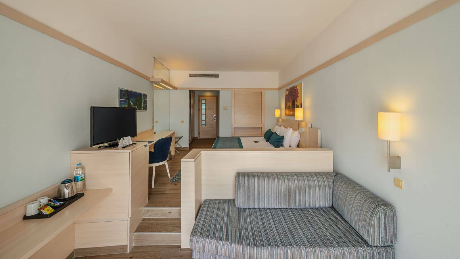 rooms-coral-large-room