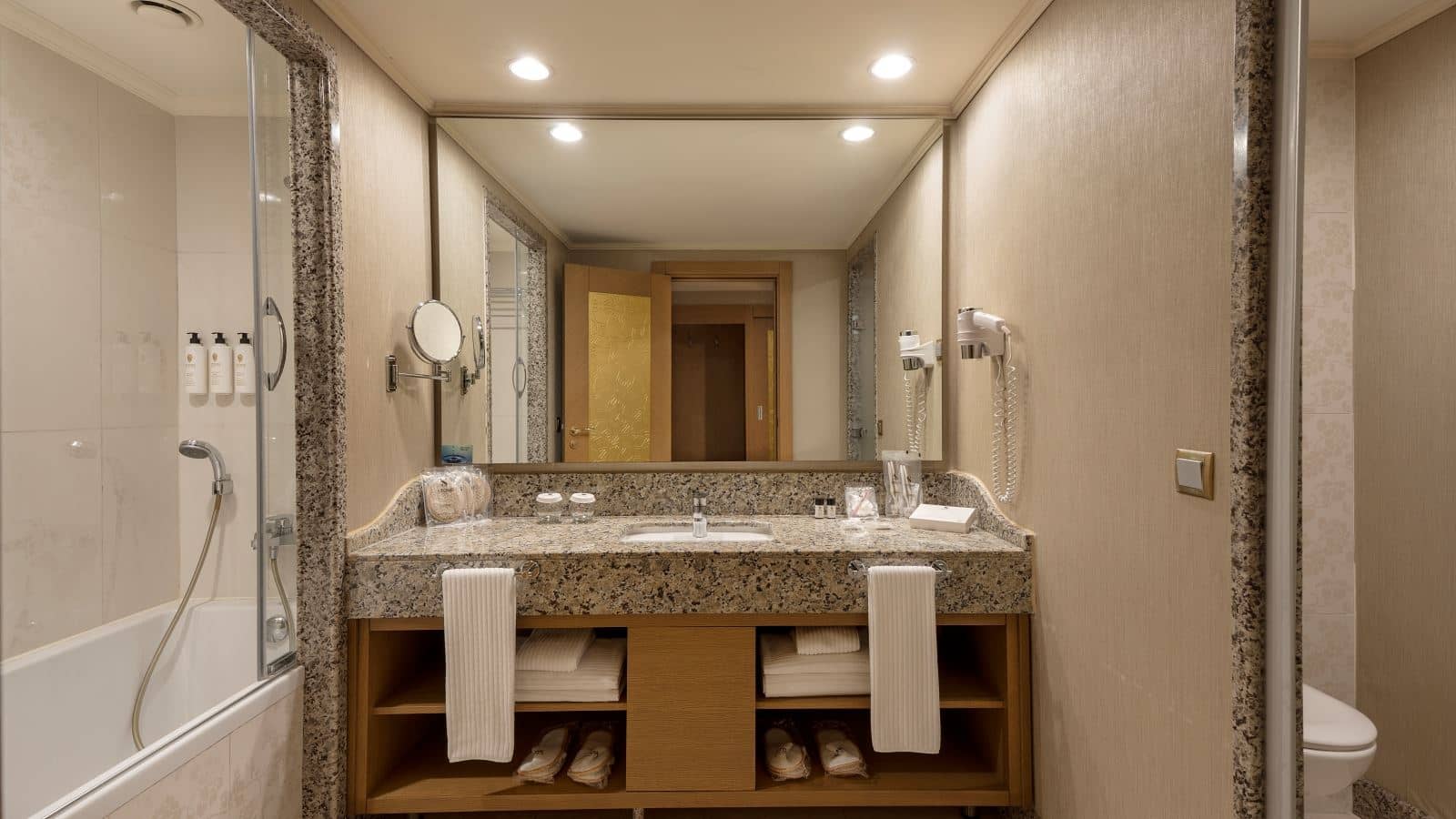 rooms-family-room