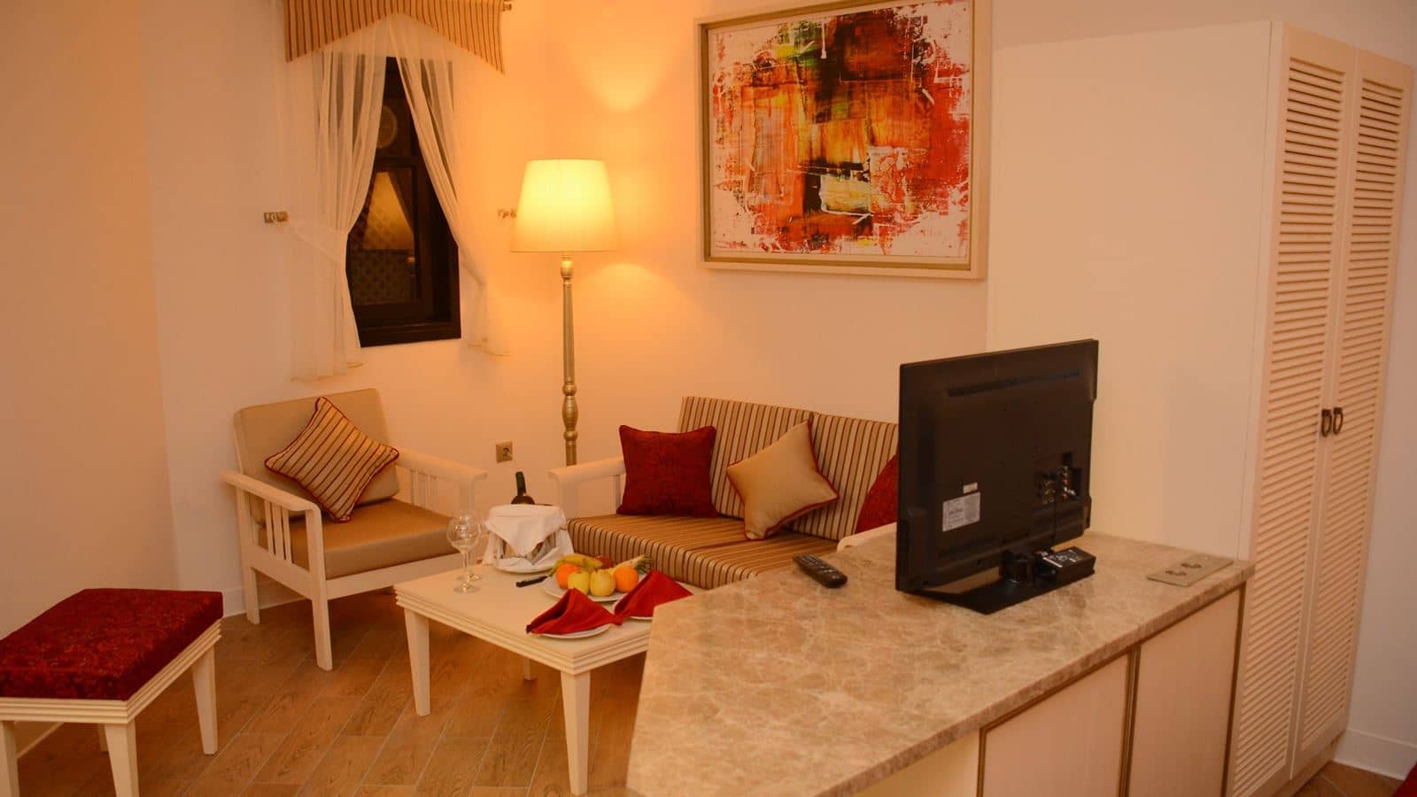 rooms-club-family-room