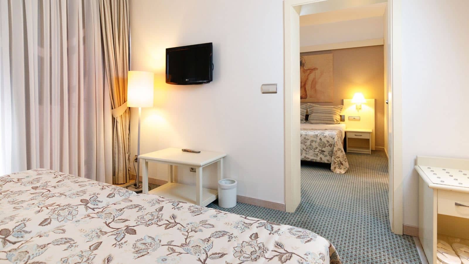 rooms-family-room
