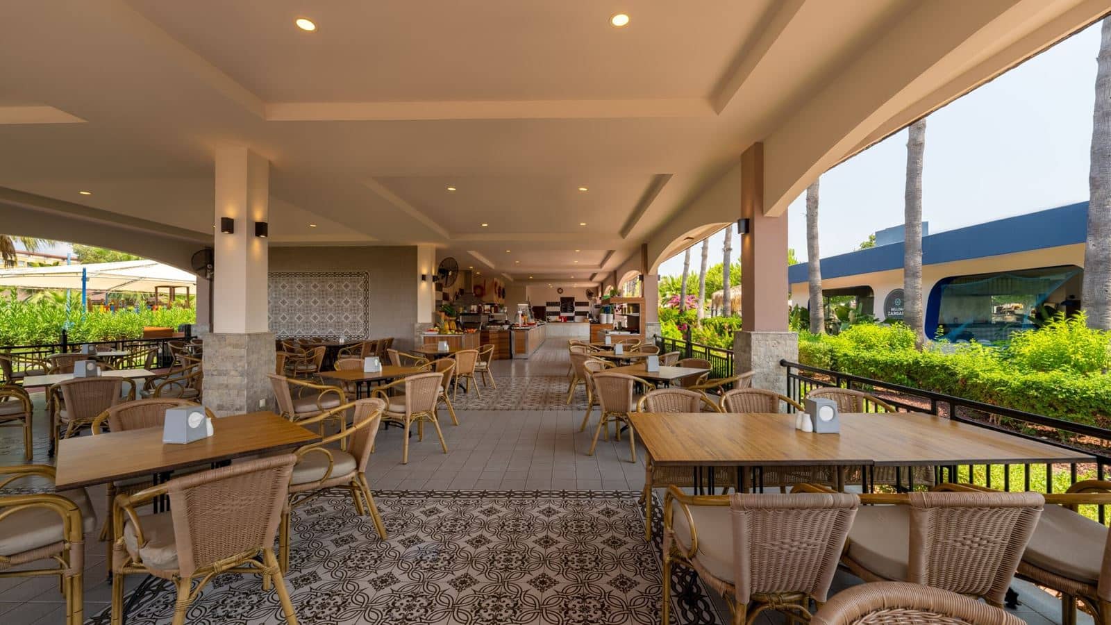 restaurants-paradise-beach-restaurant