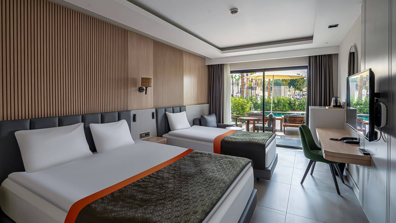 rooms-deluxe-swim-up-room
