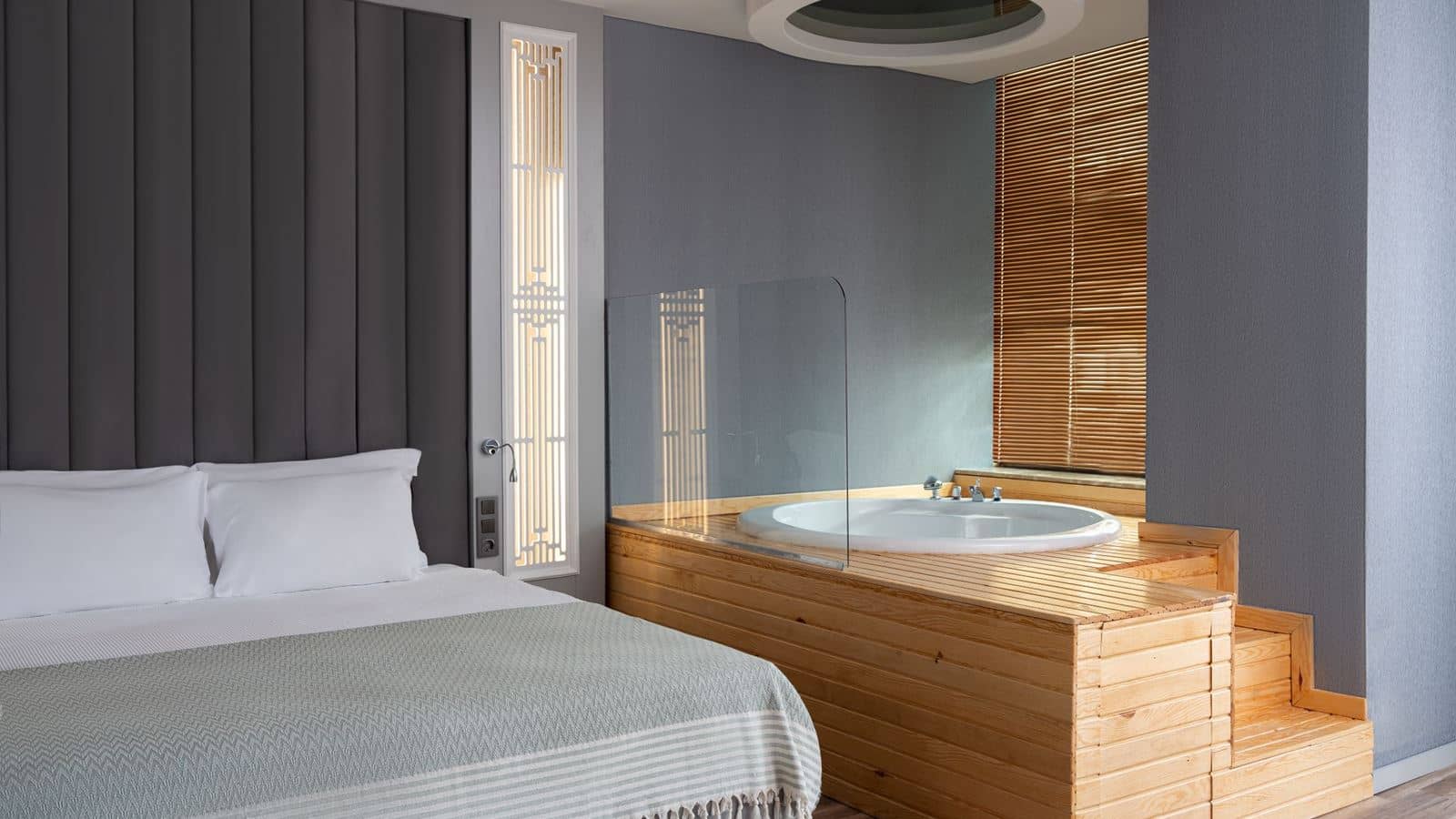 rooms-junior-suite-land-view--jacuzzi