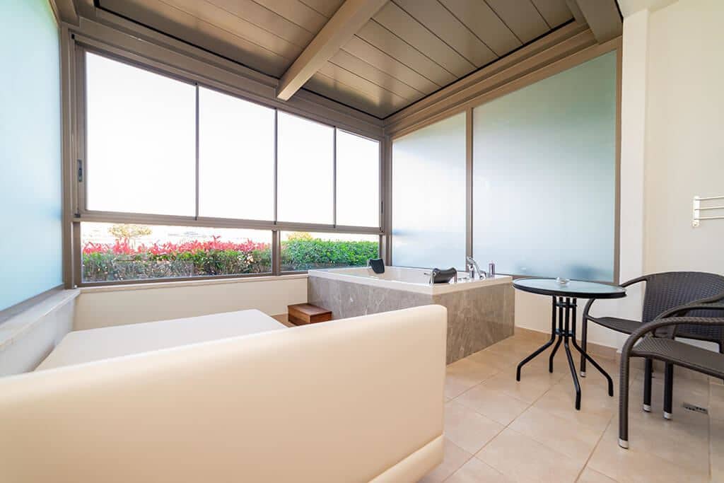 rooms-jacuzzi-comfort-room
