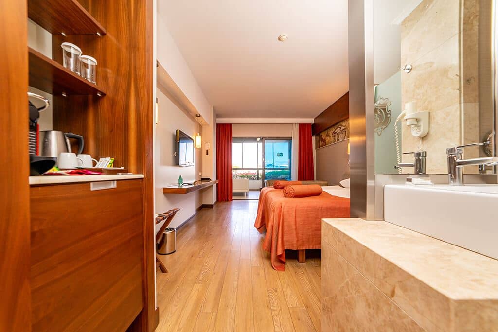 rooms-jacuzzi-comfort-room