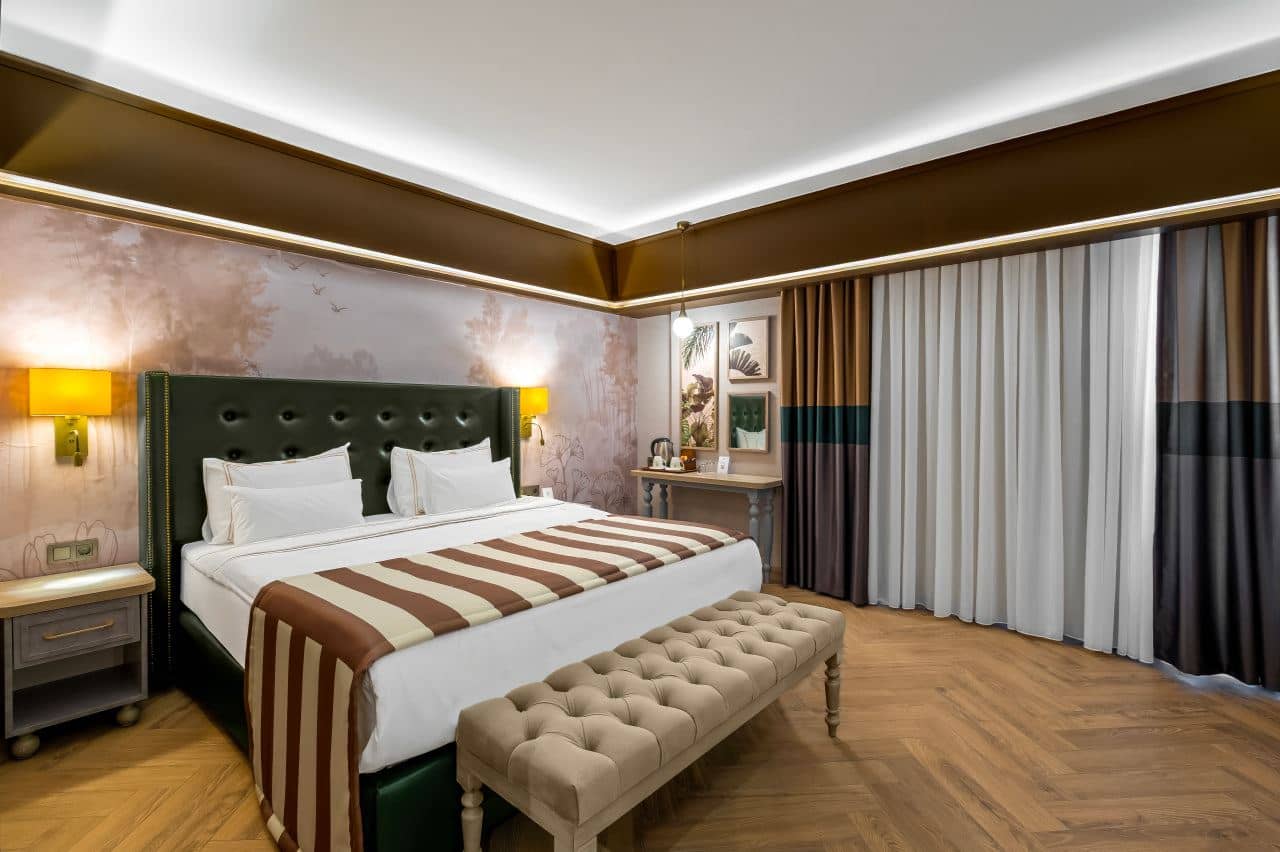 rooms-corner-suite-room