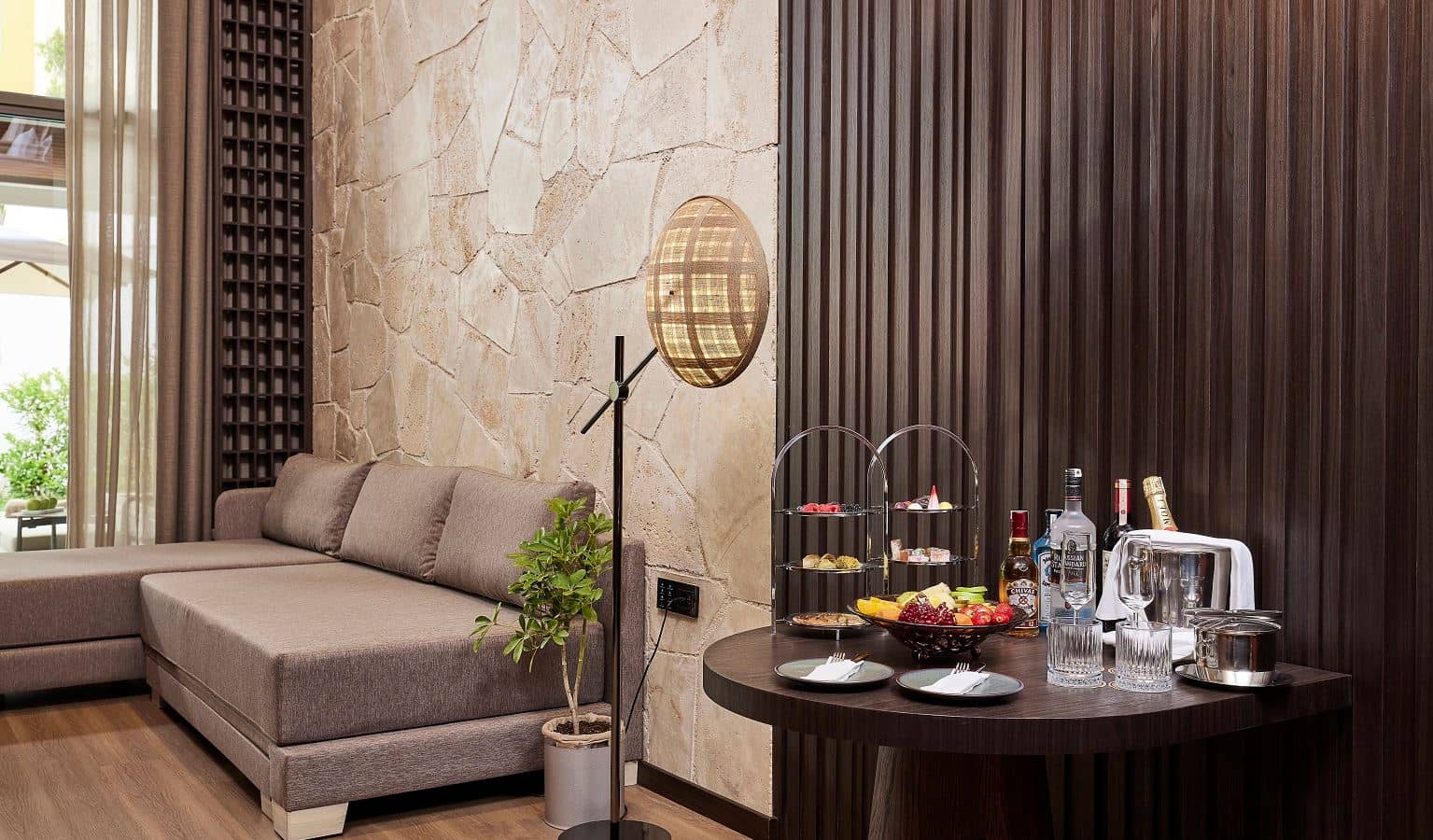 rooms-lagoon-suite-dublex-room-garden--pool-view