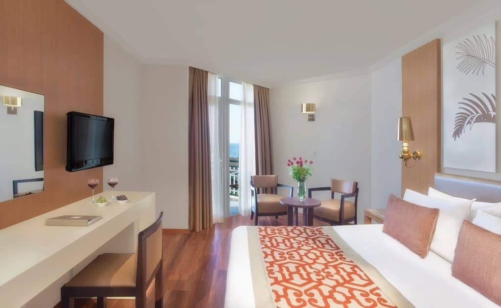 rooms-main-building-standart-room-sea-view