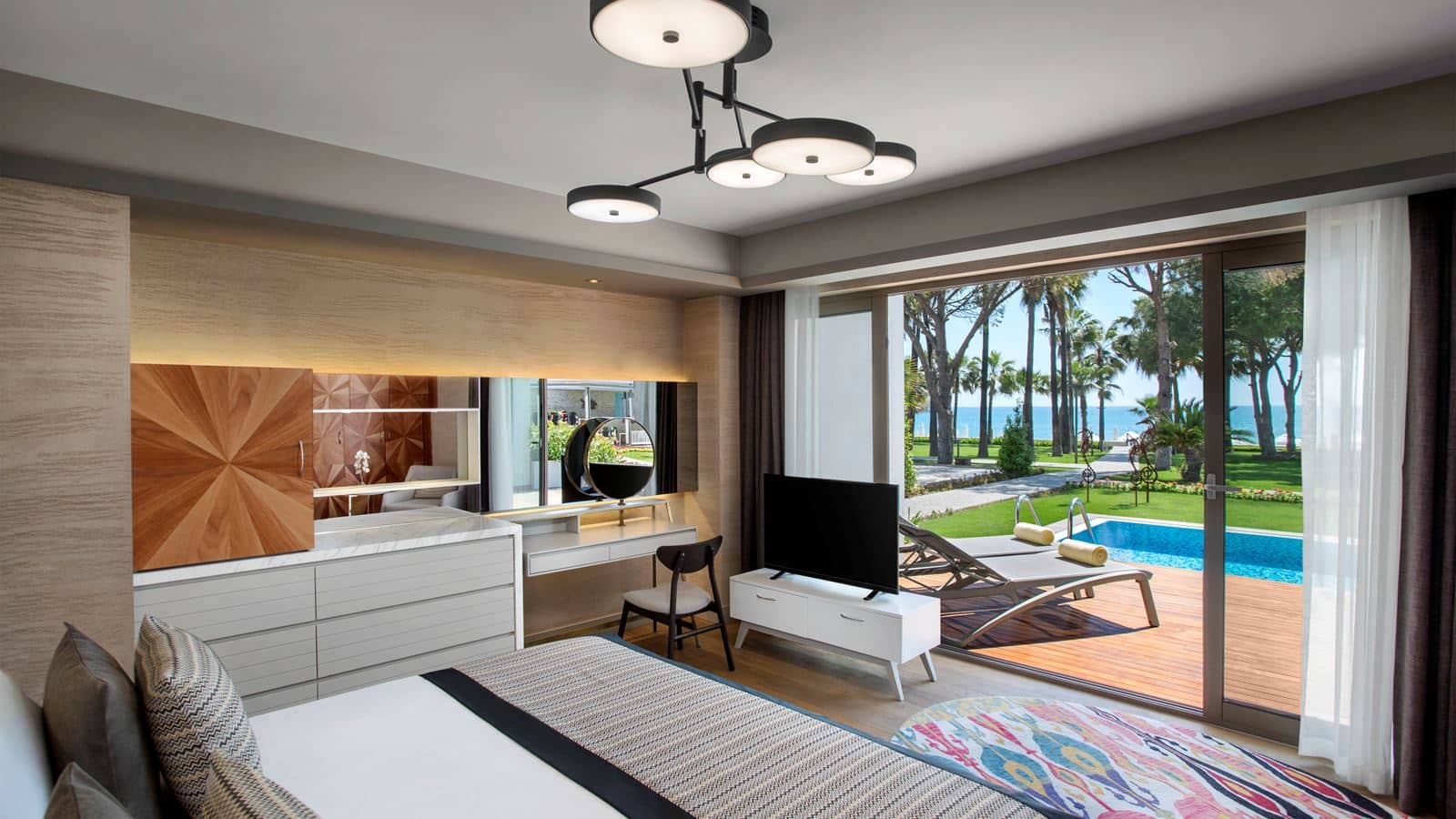 rooms-swim-up-room