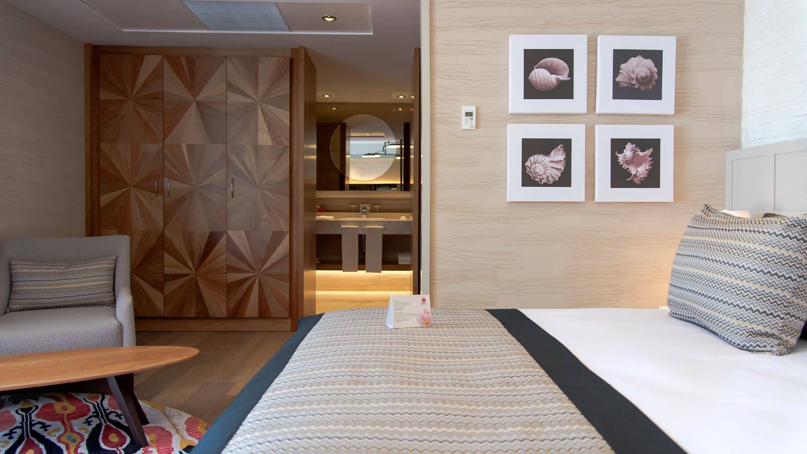 rooms-swim-up-room