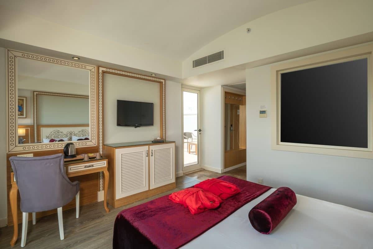 rooms-honeymoon-room