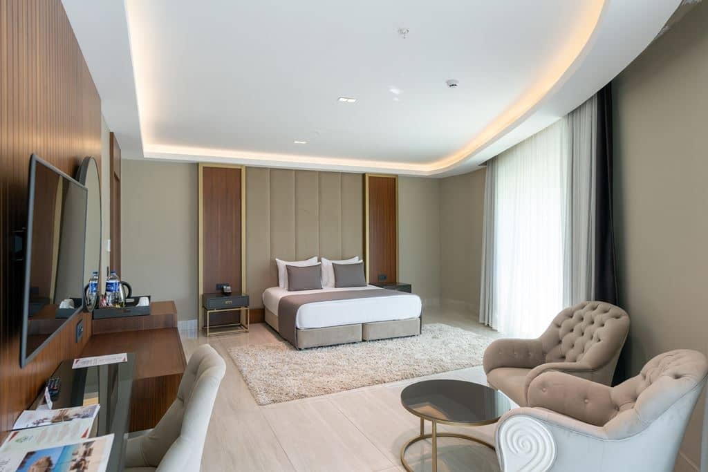 rooms-family-suite-sea-view-two-bedroom
