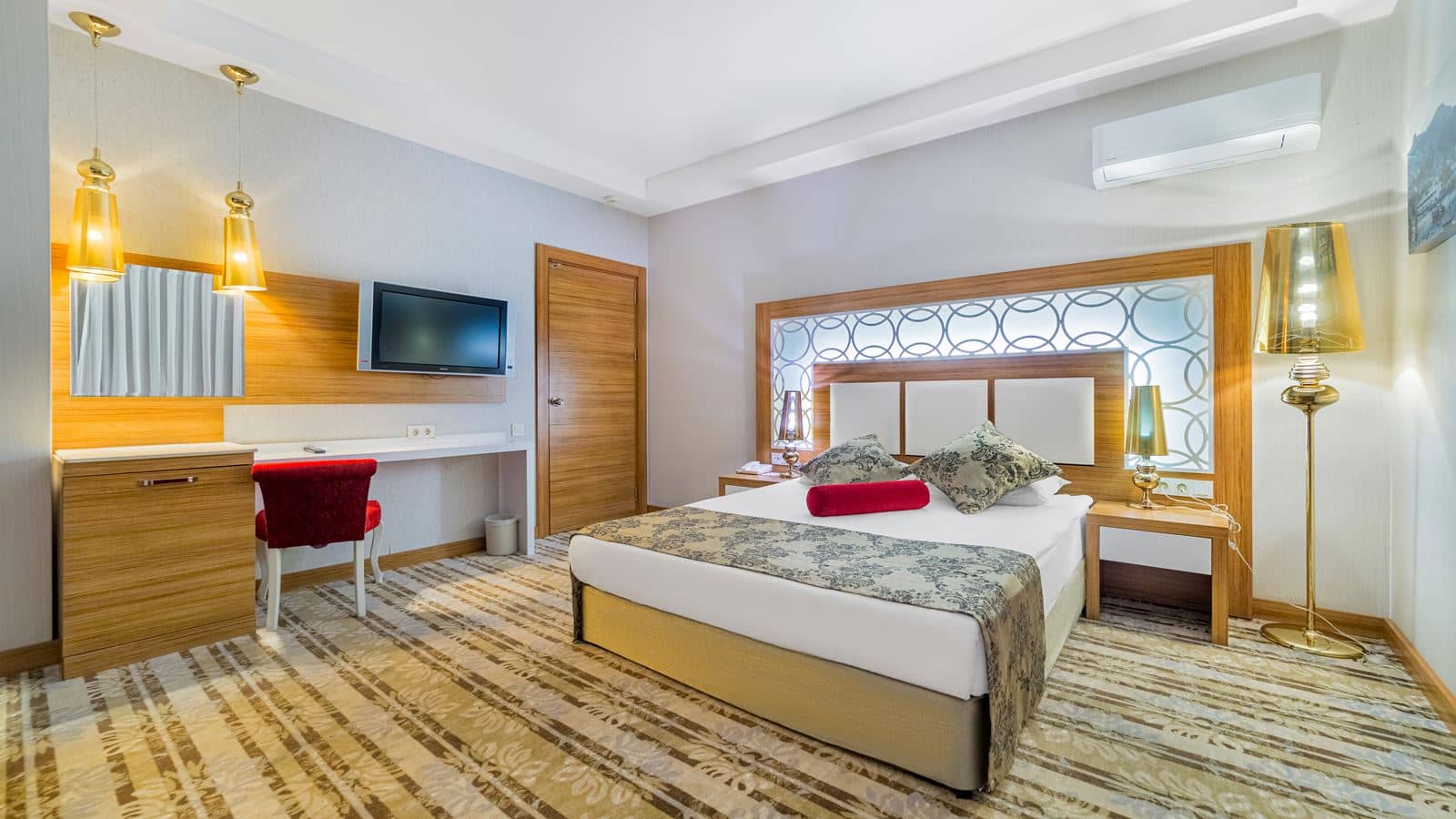 rooms-main-building-family-room-2-bedrooms