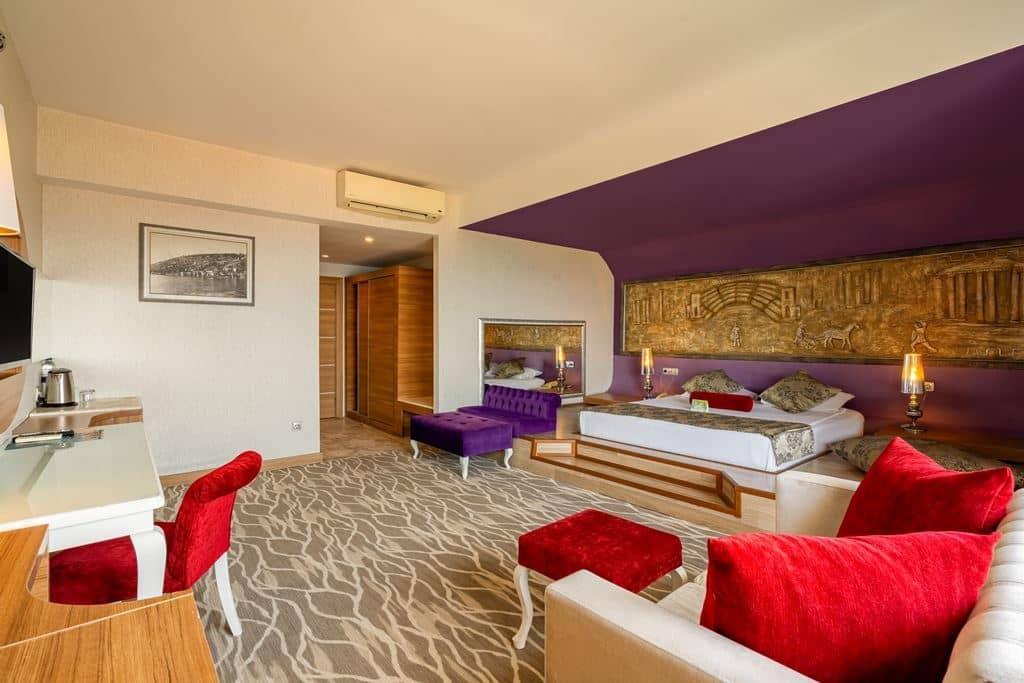 rooms-theodora-building-standard-room