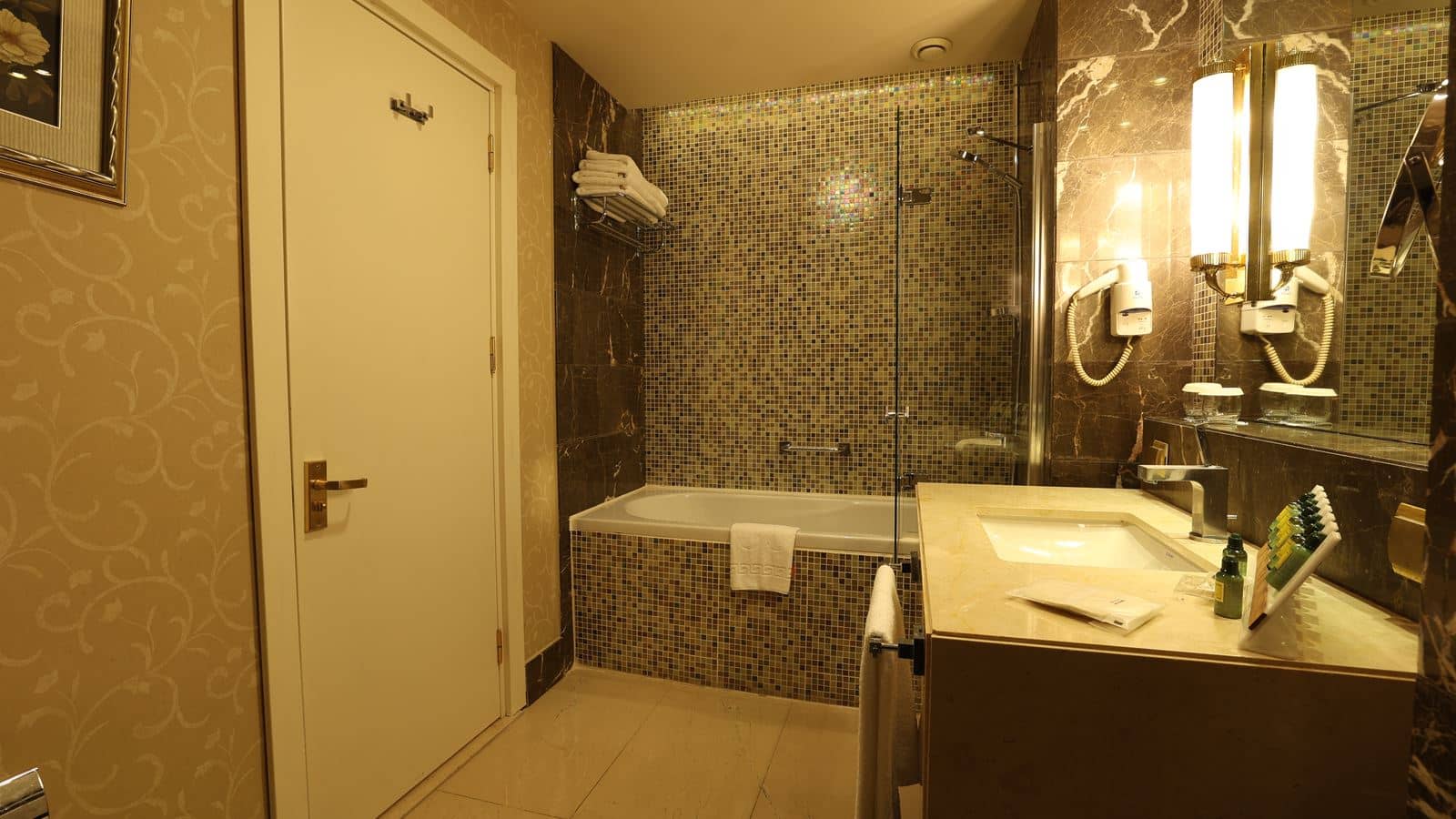 rooms-deluxe-room-sea-view--venezia-building-