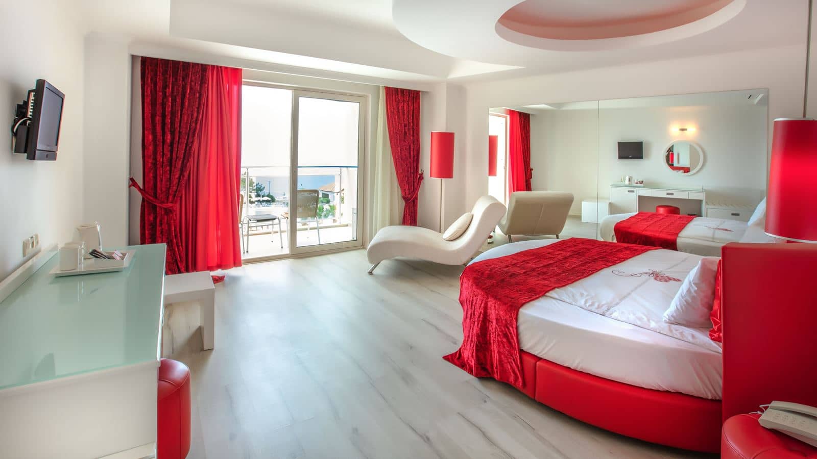 rooms-red-door-room