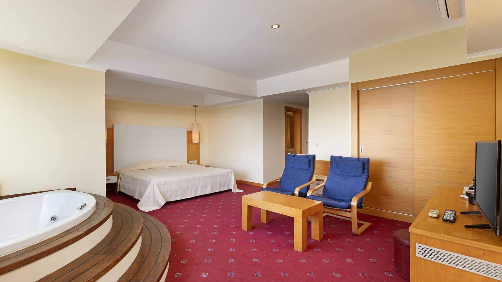 rooms-deluxe-room