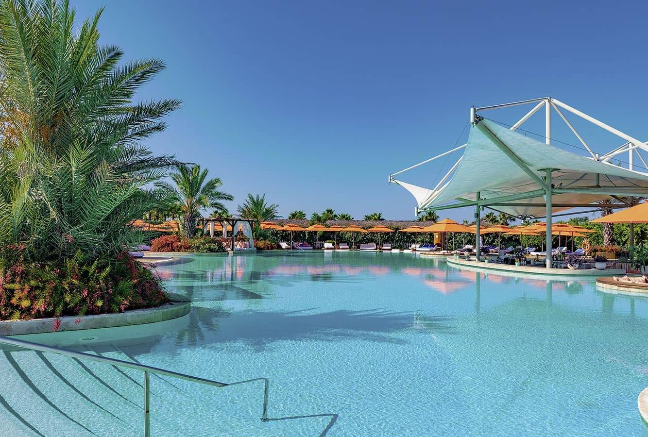 bars-adult-pool-bar