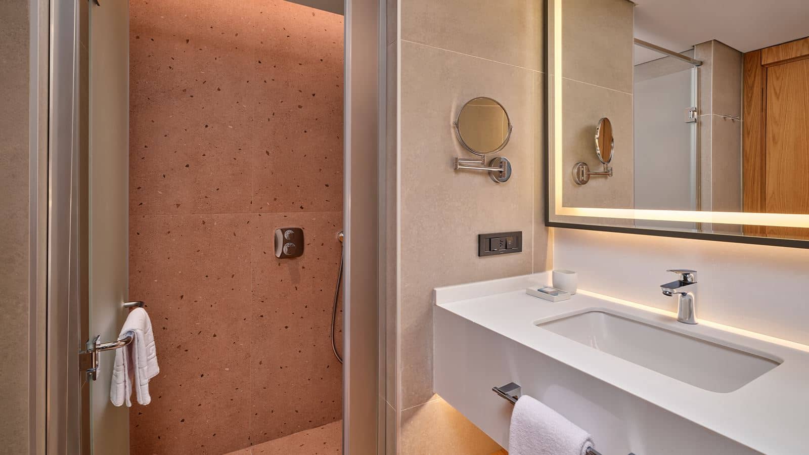rooms-superior-standard-room-land-view
