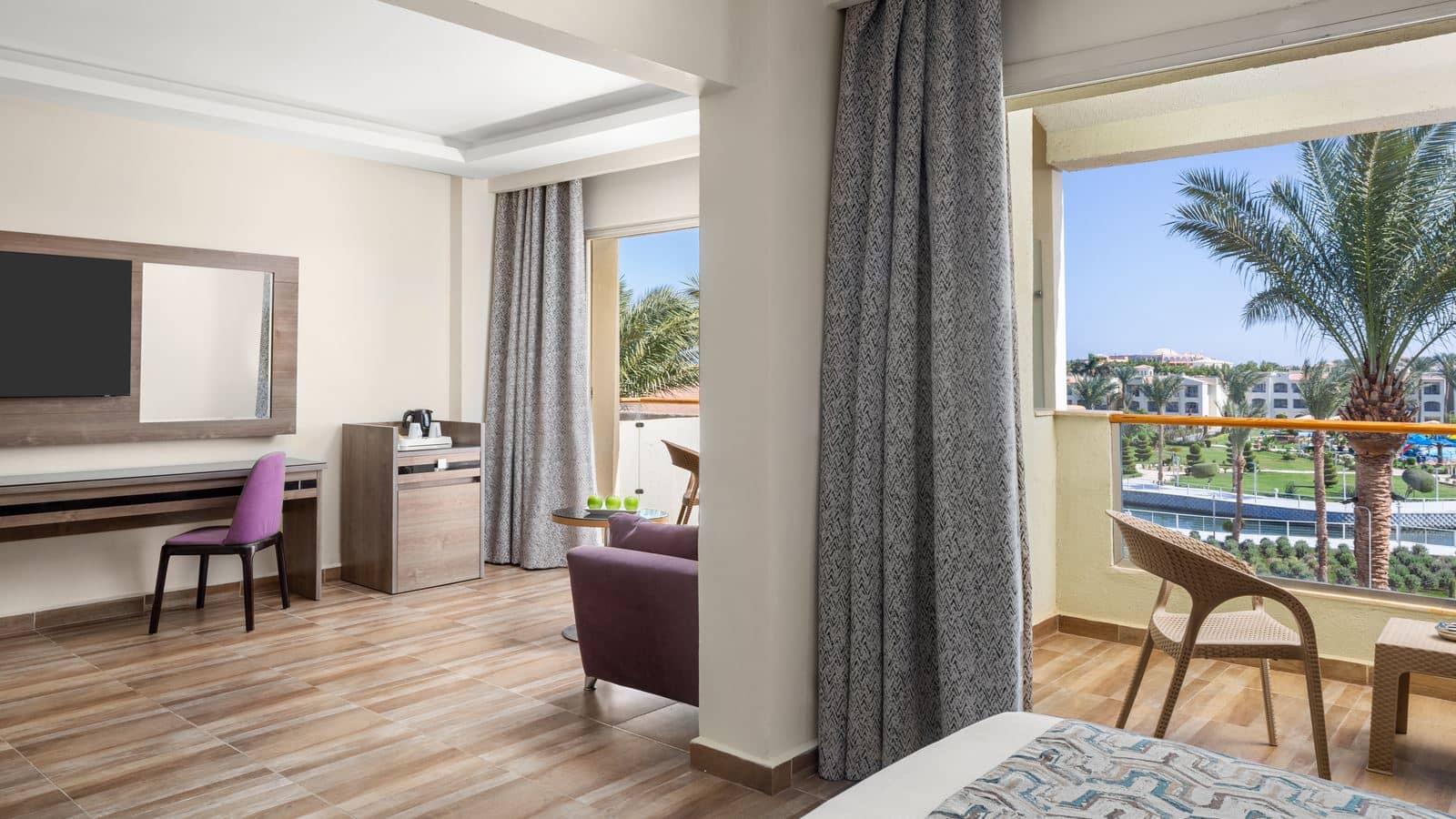 rooms-room-superior-pool-view