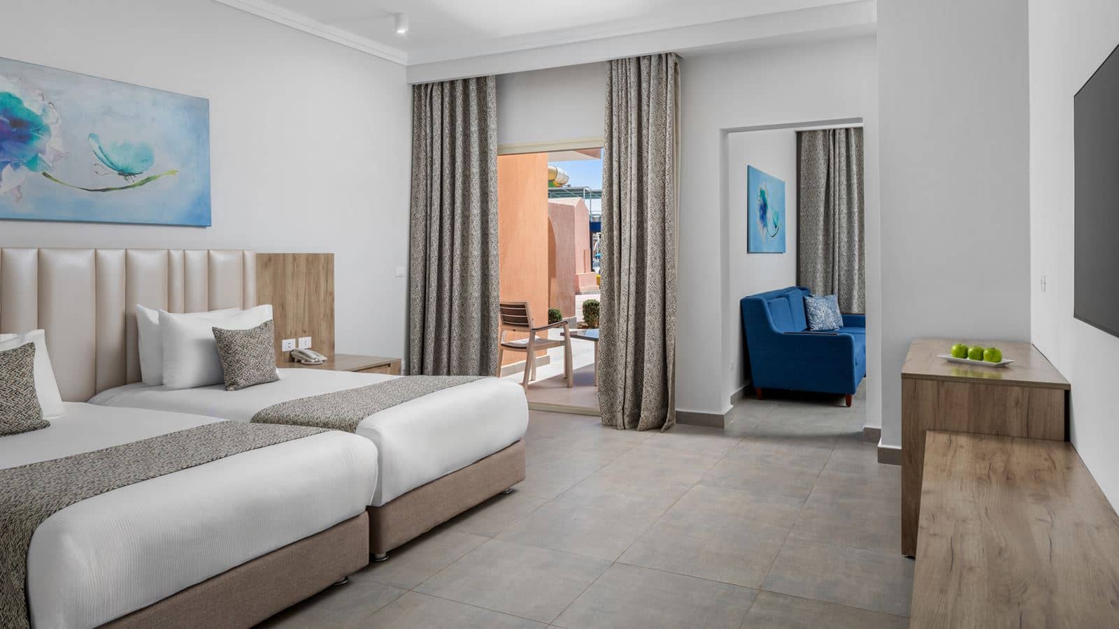 rooms-family-02-bed-rooms-pool-view