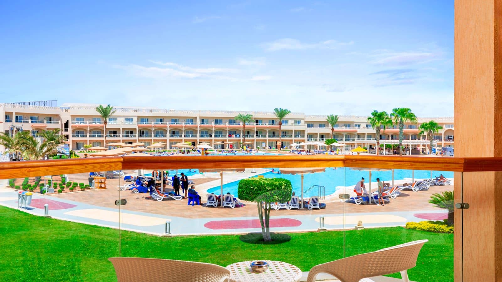 rooms-standard-room-pool--garden-view