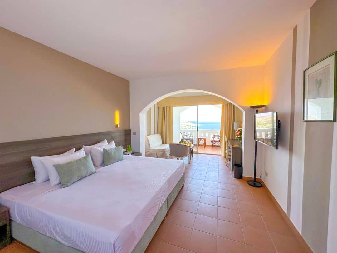rooms-domina-oasis-premium-room-renovated