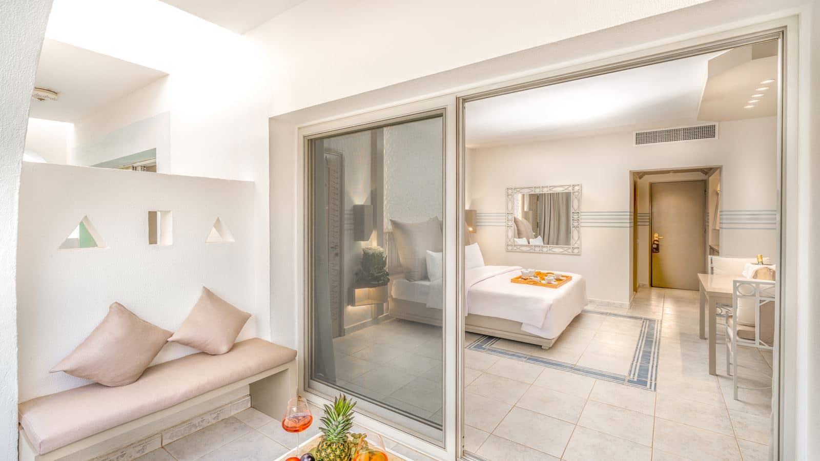 rooms-aquamarine-deluxe-beach-view-gym-free