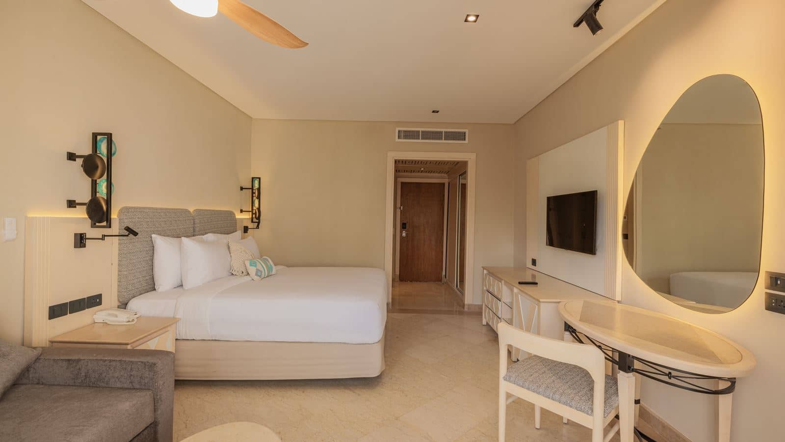 rooms-deluxe-room