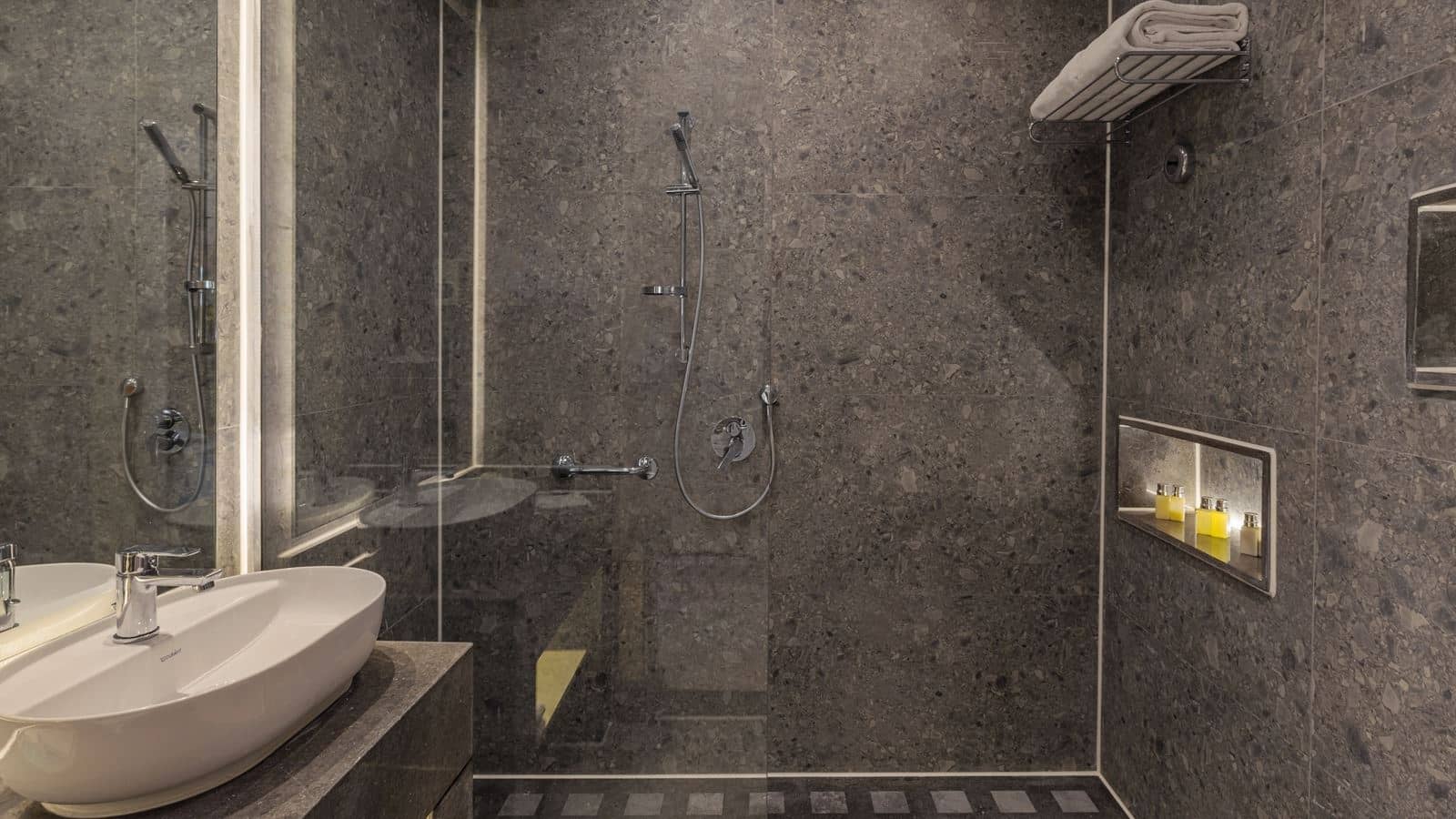 rooms-deluxe-room
