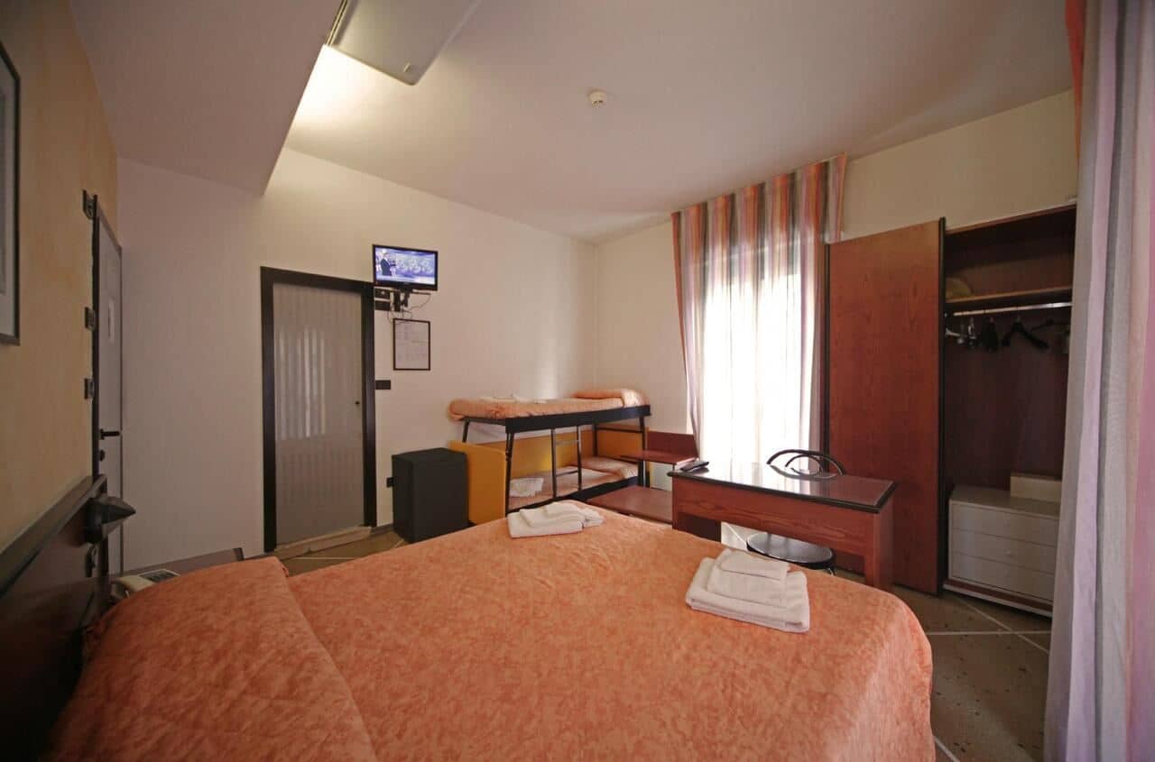 rooms-standard-room-with-balcony