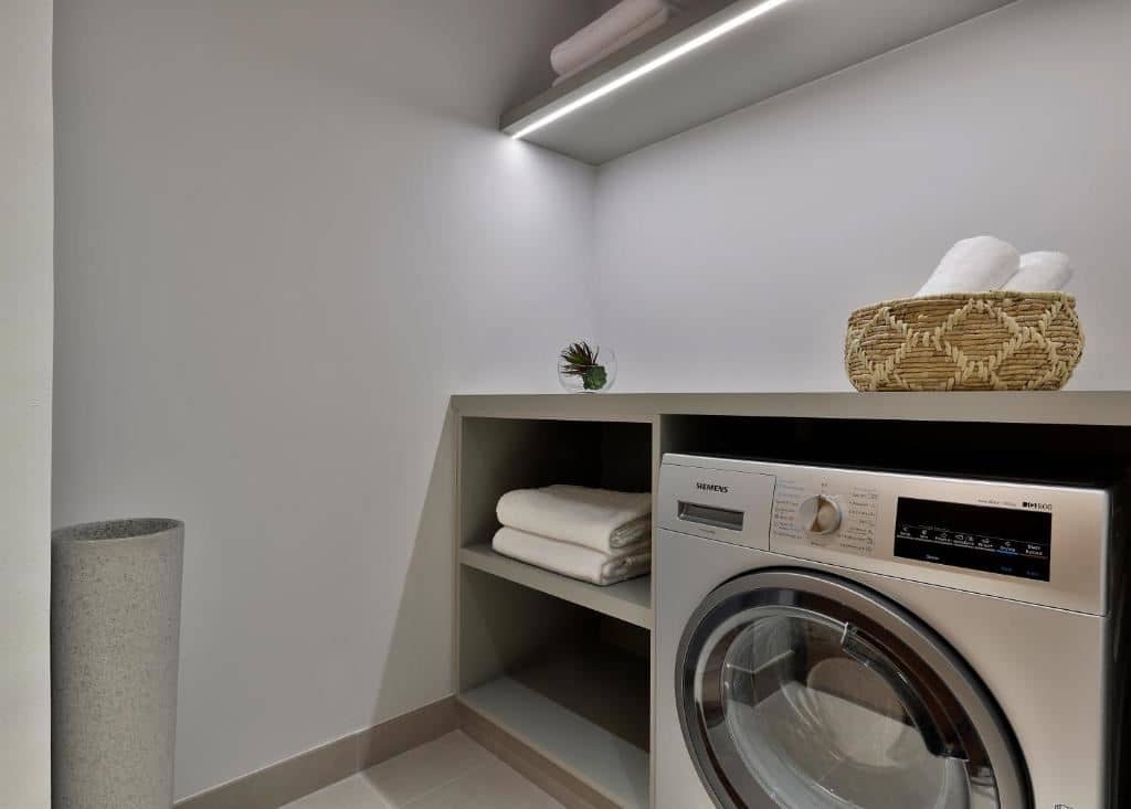 rooms-family-connecting-two-bedroom-apartment-kingtwin