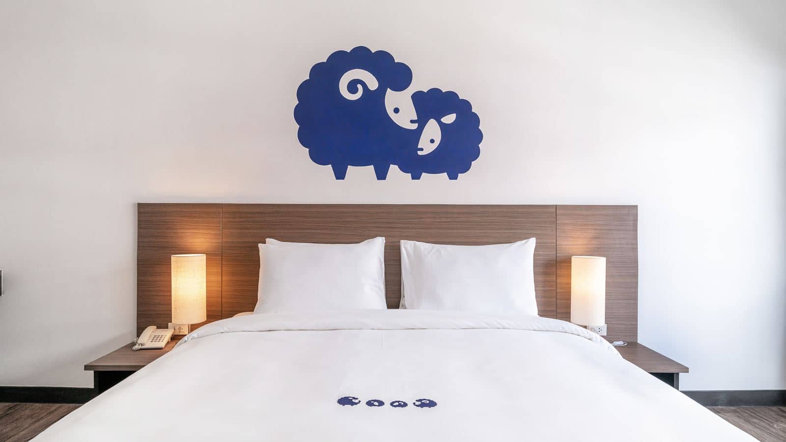 rooms-koko-couple	room-for-2-person-one-king-bed-30sqm