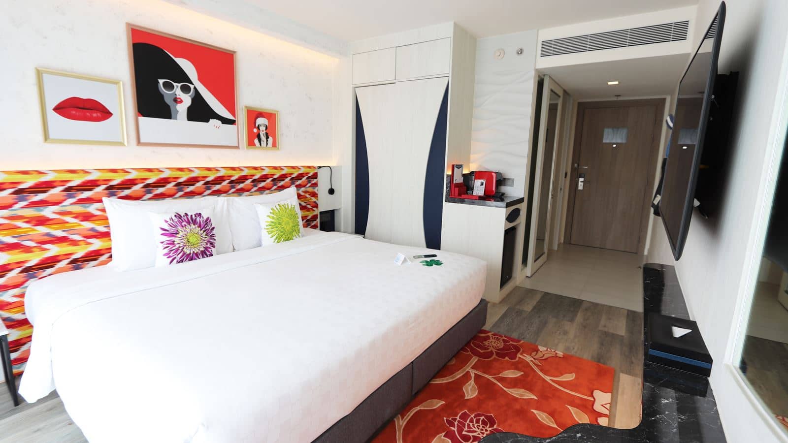 rooms-premier-balcony-ladies-premier