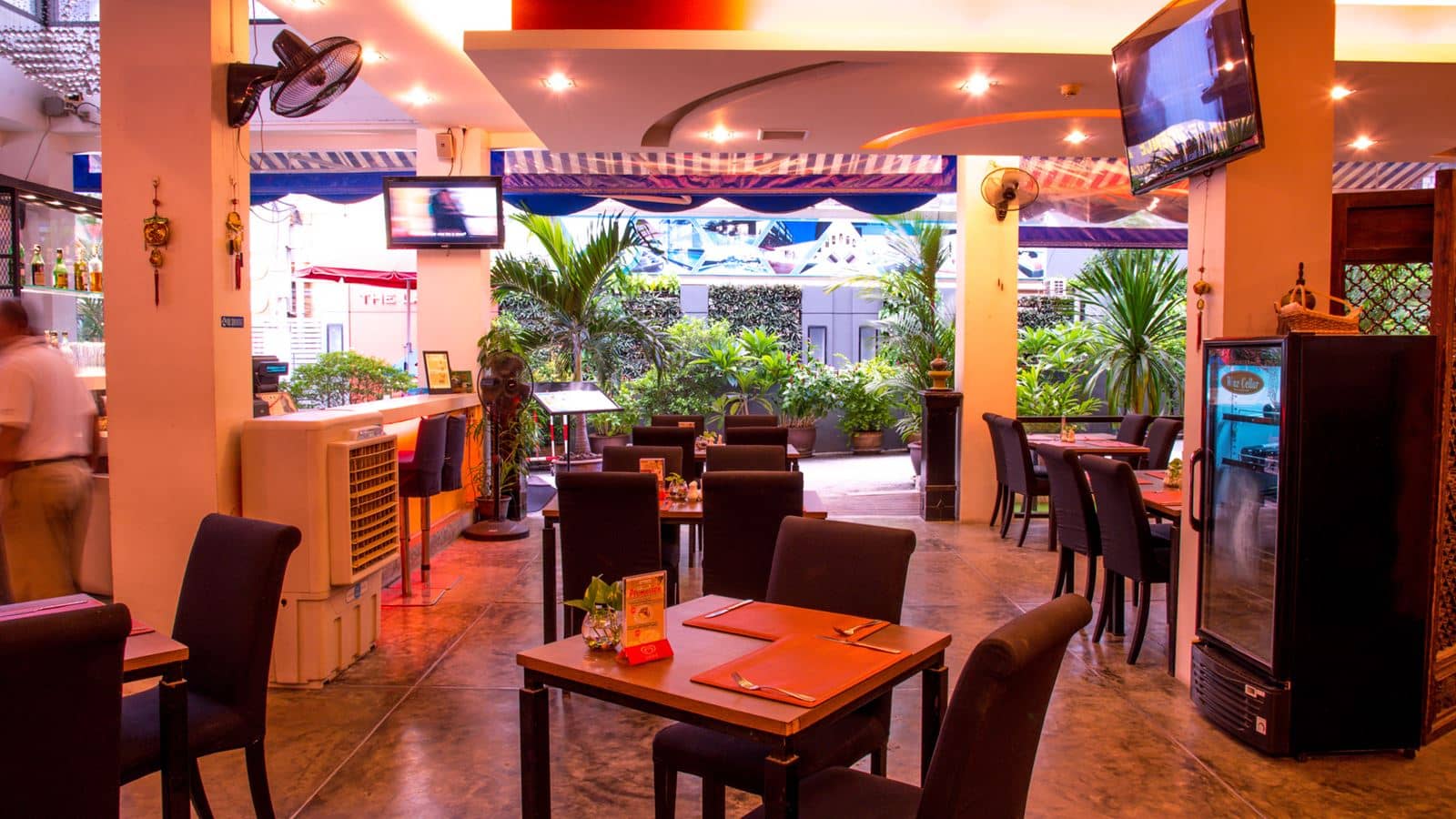 restaurants-la-lantern-restaurant