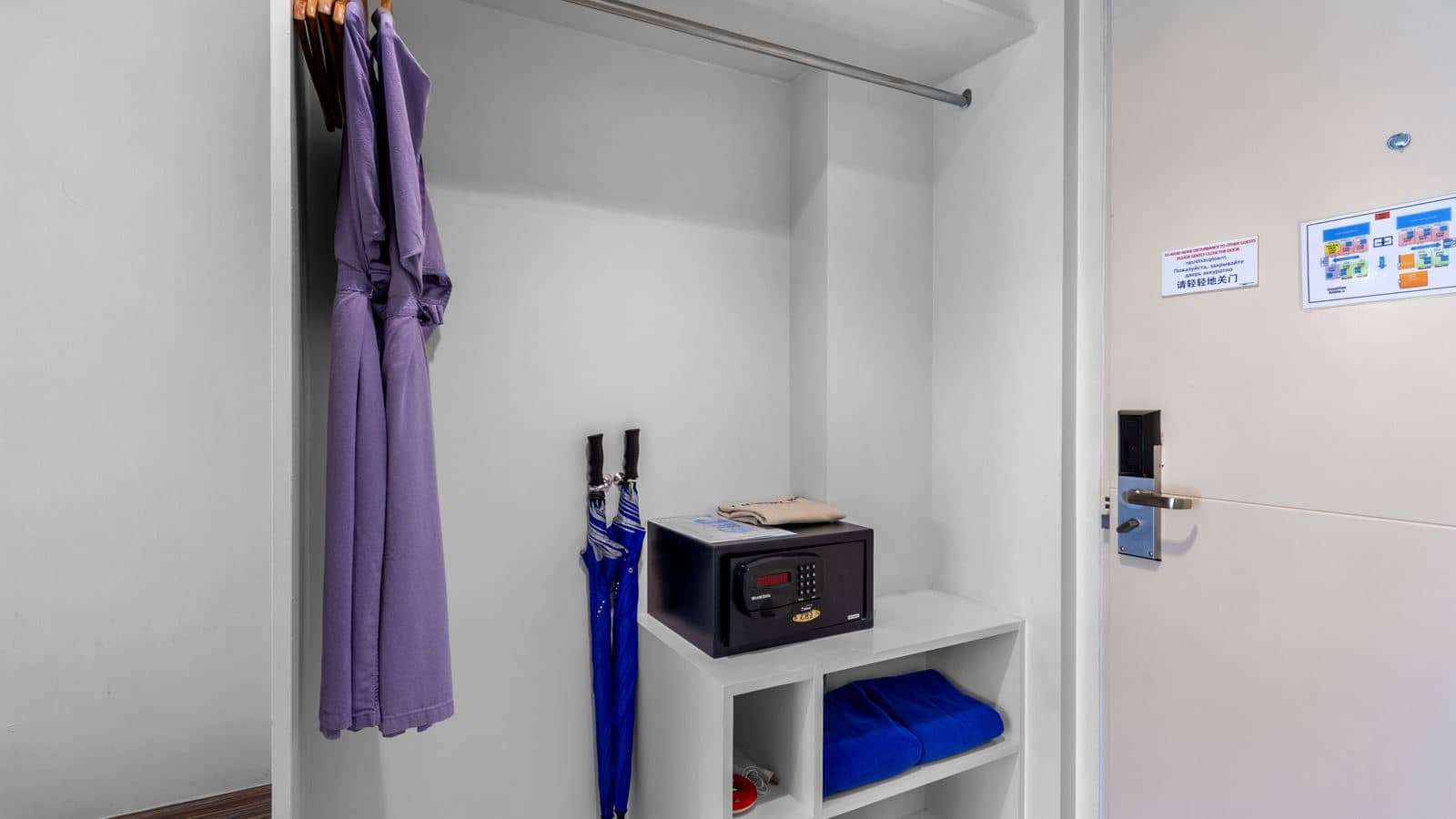 rooms-pool-pent