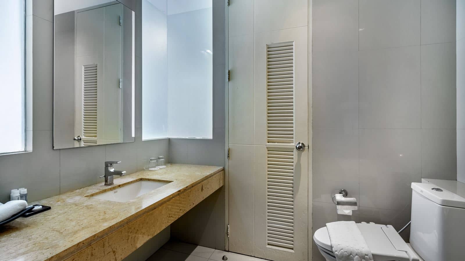 rooms-pool-pent