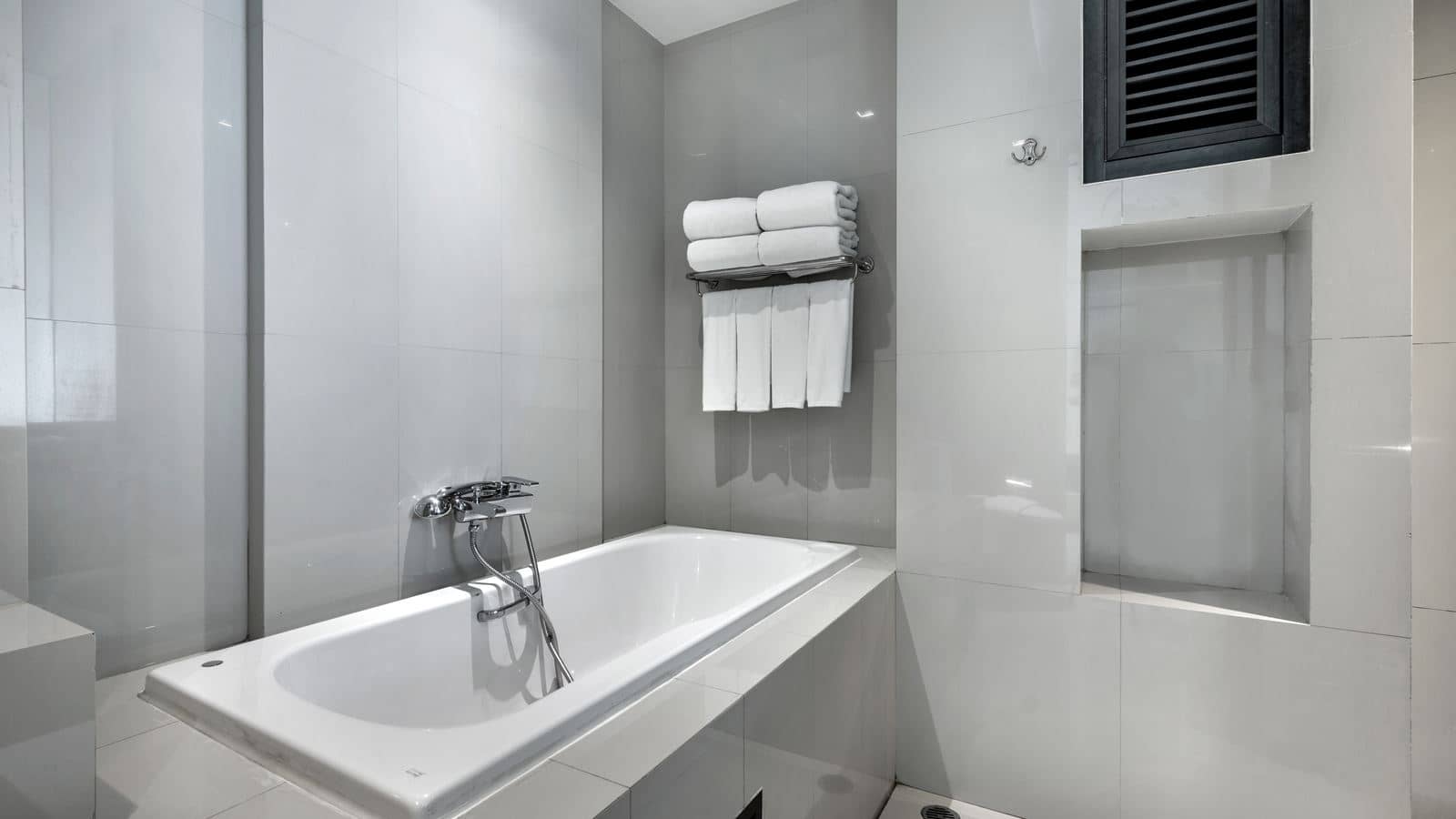 rooms-view-pent-quad-bed