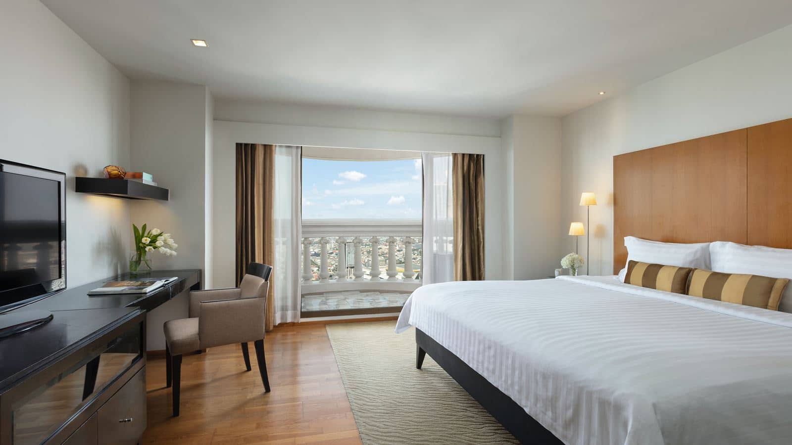 rooms-tower-suite-club-river-view