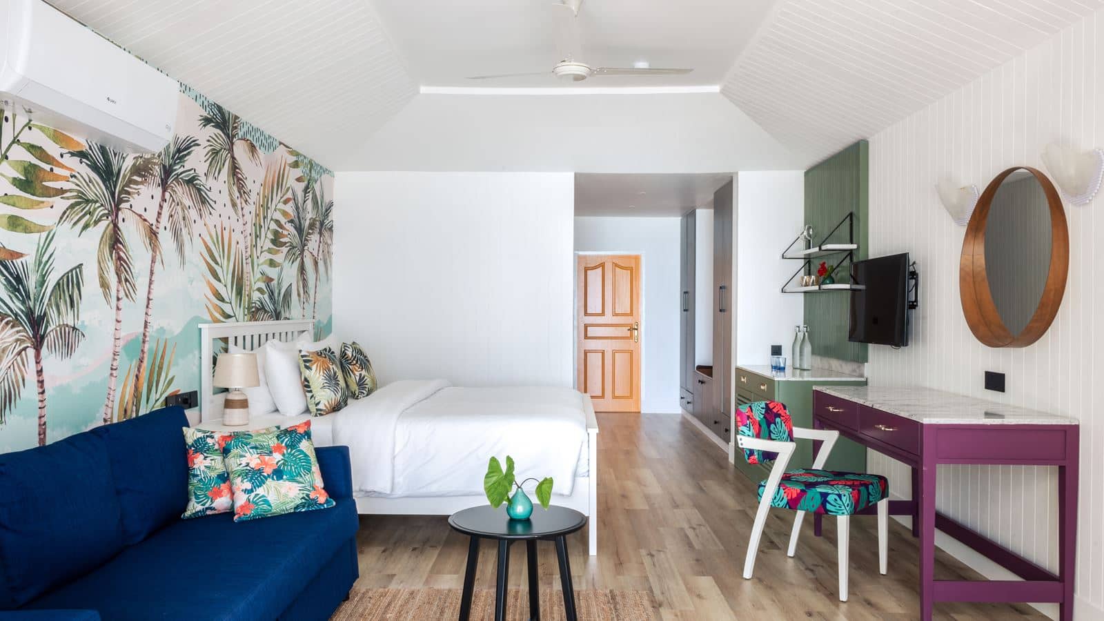 rooms-lagoon-beach-pool-villa