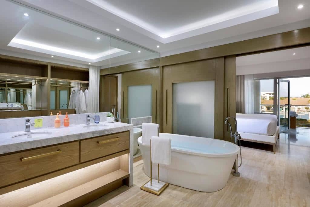 rooms-master-suite