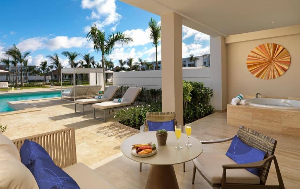rooms-master-suite-swim-up